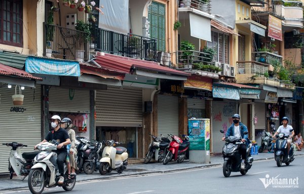 Các trung tâm thời trang Hà Nội im lặng khi đàn áp hàng giả leo thang leo thang
