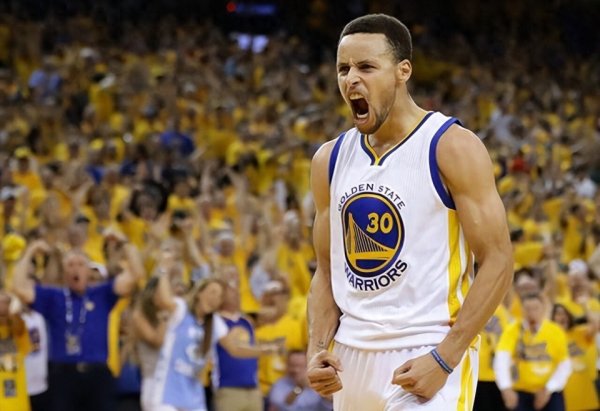 NBA Superstar giành chức vô địch lần đầu tiên: Curry 26 tuổi, Duncan 22 tuổi, nhưng anh chỉ là một c