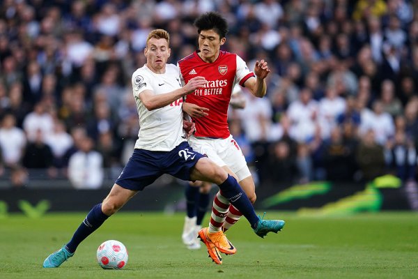 Arsenal chấm dứt hợp đồng của 