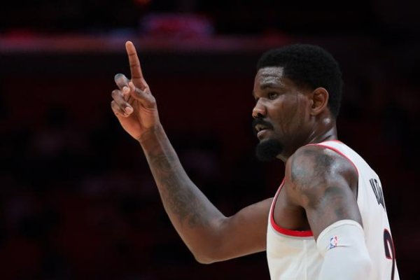 Dad Tang: Ayton là ứng cử viên trung tâm lý tưởng cho Lakers và cũng là đối tác lý tưởng cho Pick-an