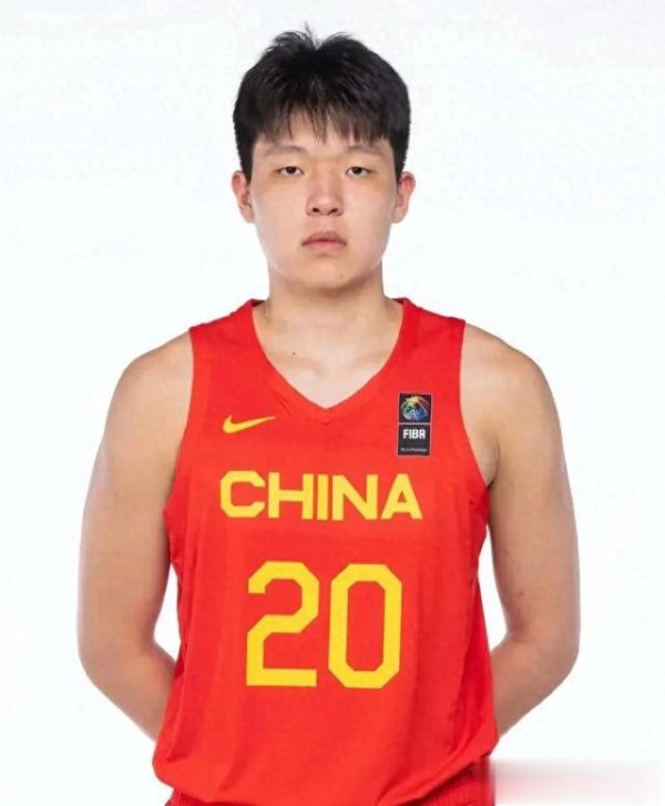 Yang Hansen có thể đạt đến chi