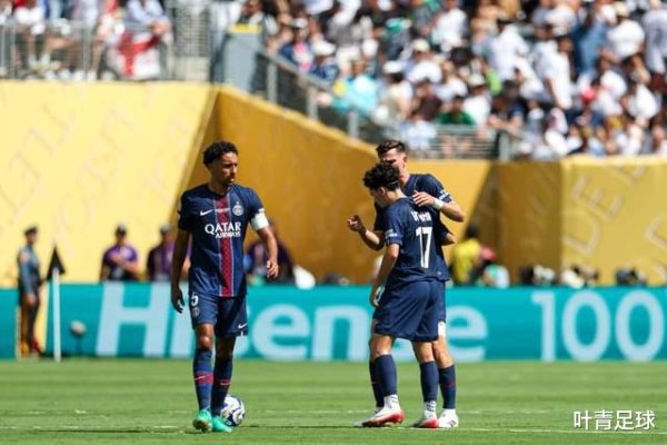 Paris thật điên rồ: Quét top